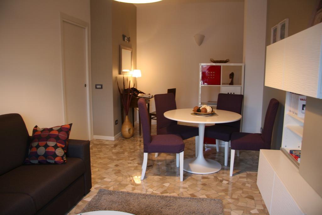Chez Nous Apartment Милано Стая снимка